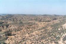 Skalnatá poušť v okolí Matmaty